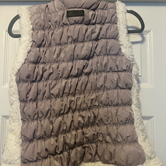 Calvin Klein - Picture 2 of 5